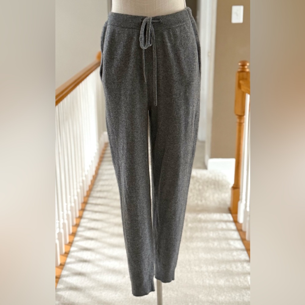 Barney's New York 100% Cashmere Joggers in Grey Size M